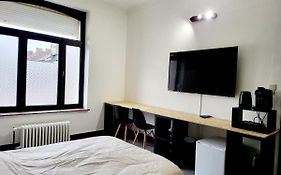 Private Industrial Room In Center Of Charleroi